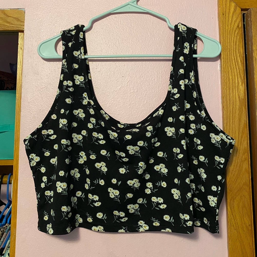 Black Floral Daisy Crop Tank Top 4x Shein